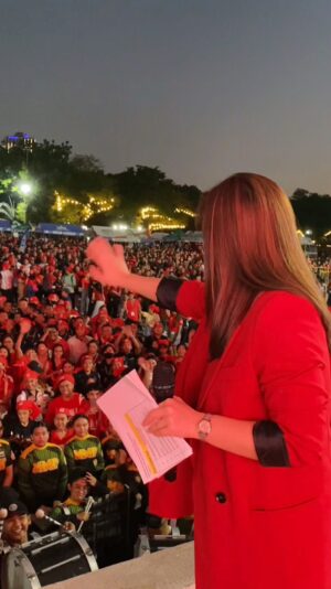 Bea Binene Instagram - About yesterday #2: 

Oathtaking of almost 5,000 Red Cross 143 volunteers at the QC Circle. So so nice to see everyone. Maraming salamat sa inyong serbisyo at sana ay mas marami pa kayong matulungang mga kababayan. 🤍 @philredcross