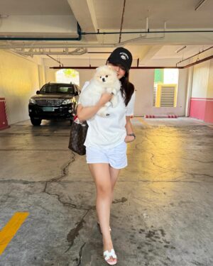 Bea Binene Instagram - Pompom's day out 🐶 Happy Sunday from the bibi 🫶🏼