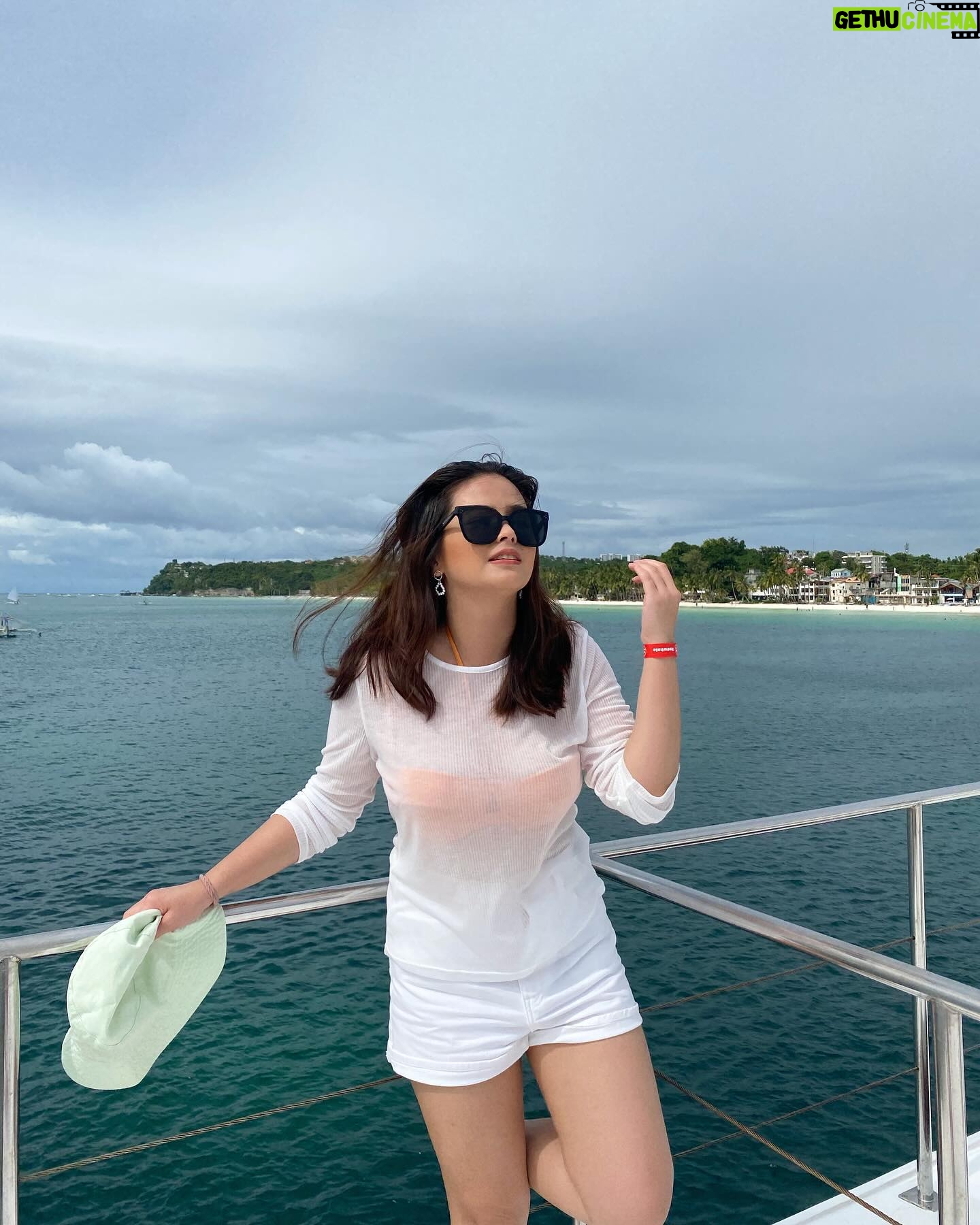 Bea Binene Instagram - Boracay on my mind ☀️