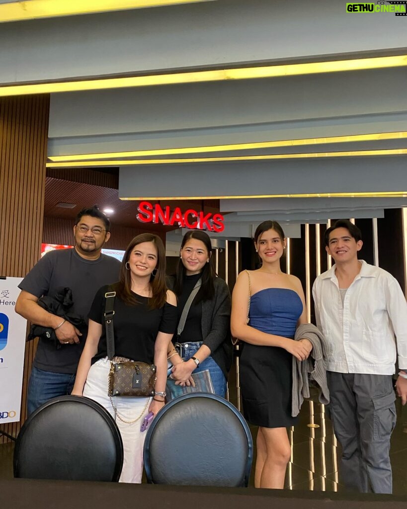 Bea Binene Instagram - #SunnyPH day at the blockscreening with friends and fam! 🤍☀️ @ec_vit.officialph @consult.acg