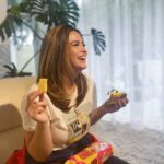 Bea Binene Instagram - an emoji that represents your snack: 🌻🍓💯💛 wbu? what's your favorite Sunflower Crackers flavor? ☺️ @croleyfoods.ph #KasamaAngSunflowerCrackers #SharingSunflowerCrackers