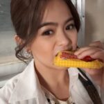 Bea Binene Instagram - snack break in between work! 😋 Cracker of choice is the OG, Sunflower Crackers Strawberry! 🌻 yuuum! Tag me with your fave @croleyfoods.ph crackers flavor ha! 💛 #KasamaAngSunflowerCrackers #SharingSunflowerCrackers #SunflowerStrawberry