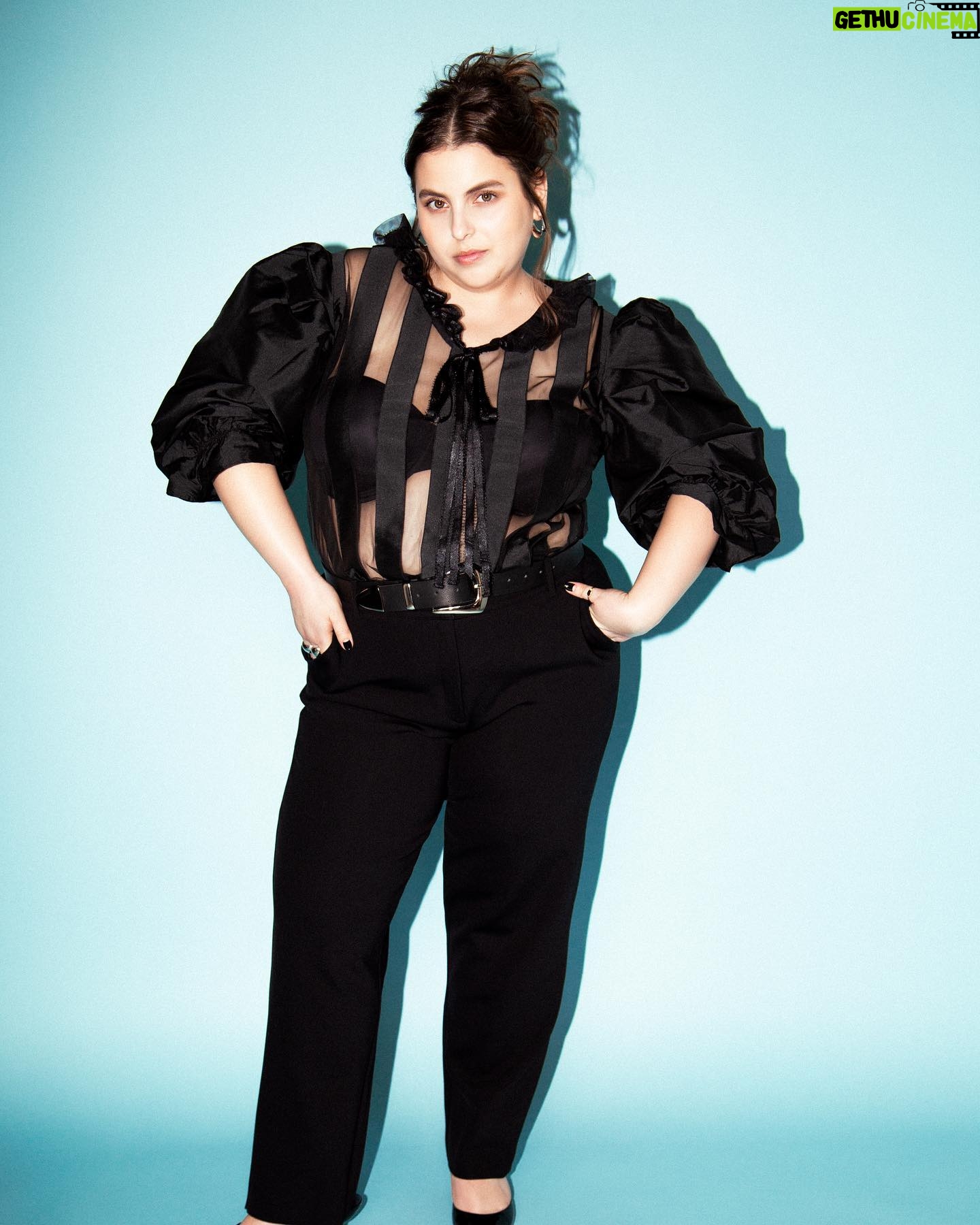 Beanie Feldstein Instagram - BIG BUST ENERGY —————————— @bust_magazine Photographer: @thealexandraarnold Styling: @ashleyafriyie Makeup: @kateydenno Hair: @peterbutlerhair Nails: @ritaremark @marahoffman @batshevadress @sezane
