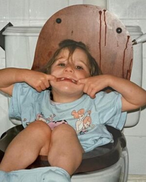 Beanie Feldstein Instagram - happy birthday to the greatest thing to happen to the world!
the absolute best wife, the most present sister, the most giving daughter and the truest friend!
will you marry me again?
happy birthday, cheeky 🩵