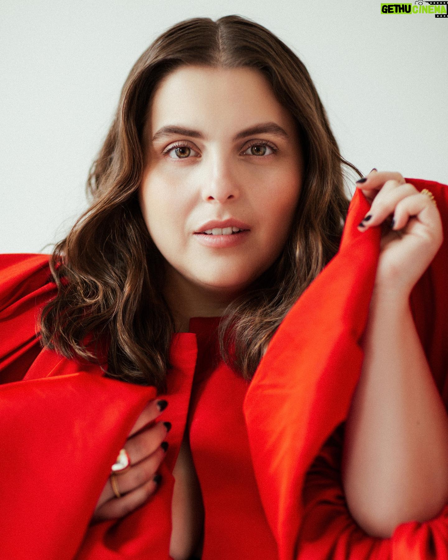 Beanie Feldstein Instagram - BIG BUST ENERGY —————————— @bust_magazine Photographer: @thealexandraarnold Styling: @ashleyafriyie Makeup: @kateydenno Hair: @peterbutlerhair Nails: @ritaremark @marahoffman @batshevadress @sezane
