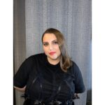 Beanie Feldstein Instagram - had the best time on @jimmykimmellive talking about @driveawaydolls and my love for greys anatomy and almost flashing my breasts on the oscars!!! makeup: @kateydenno hair: @bridgetbragerhair styling: @erinwalshstyle wearing @simonerocha_ & @the10jewelry