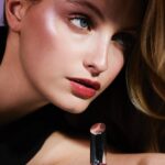 Beatrice Vendramin Instagram - Glassy lips @armanibeauty #ArmaniPrismaGlass #armanimakeup #adv #glasslips @sephoraitalia 💋🫗🧊