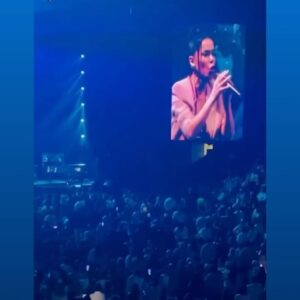 Beatriz Luengo Instagram - Yo me quedo aquí… contigo siempre maestro @alejandrosanz ❤️

……

Hairstylist @solherrera_03 
Eyelashes @sofiabeiner
Foto: @salvamuste