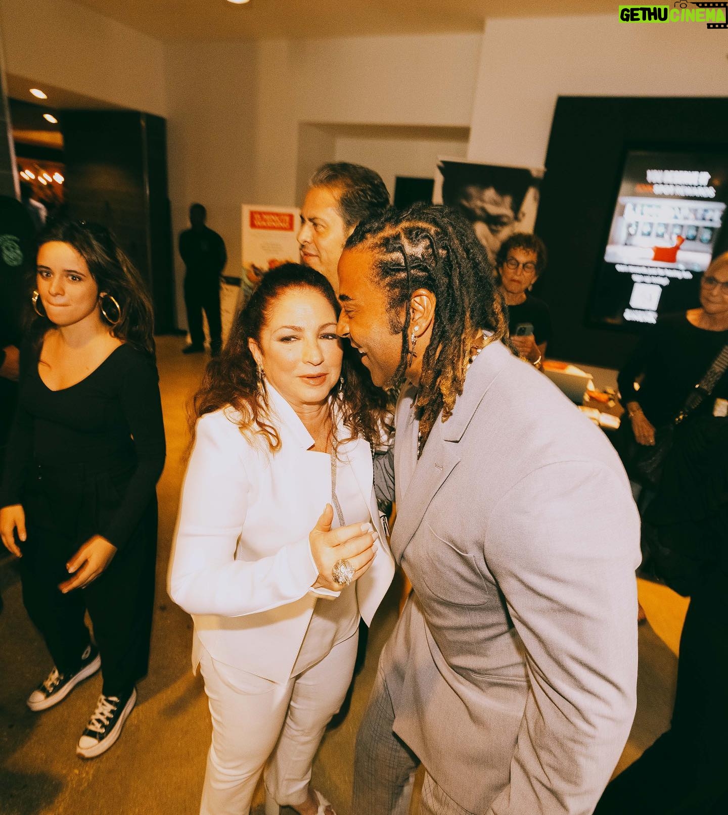 Beatriz Luengo Instagram - Fotos de mi teléfono en el Miami Film Festival 🌟 #documentary #patriayvida #thepowerofmusic Todas son de @basiliosilvaphoto menos el perro que se fotografió solo 🤣