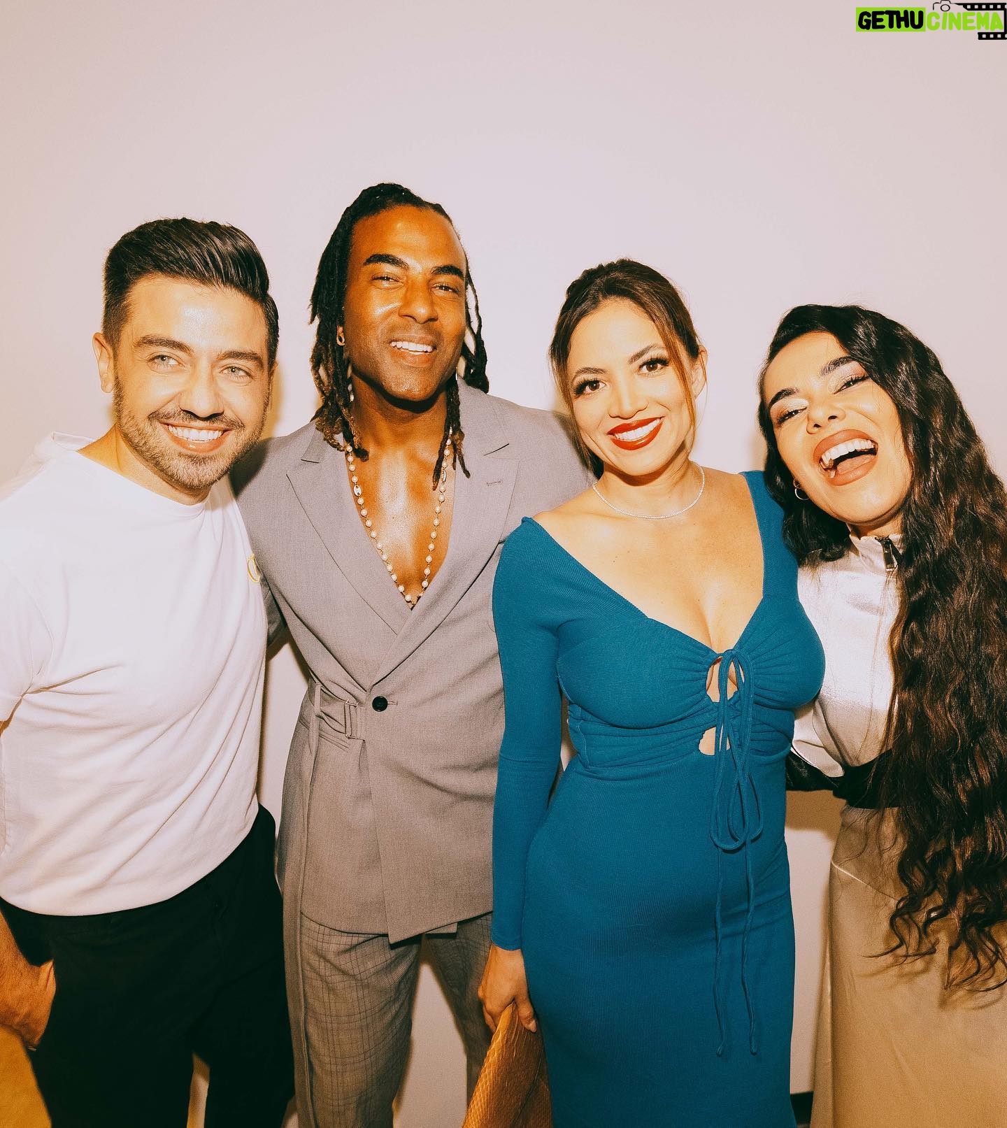 Beatriz Luengo Instagram - Fotos de mi teléfono en el Miami Film Festival 🌟 #documentary #patriayvida #thepowerofmusic Todas son de @basiliosilvaphoto menos el perro que se fotografió solo 🤣
