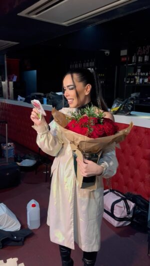 Beatriz Luengo Instagram - Mi regalo eres tú @yotuel ❤️
GRACIAS POR ESTA SORPRESA después de un mes sin vernos 😭
#sanvalentin