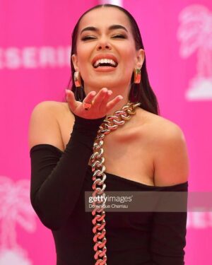 Beatriz Luengo Instagram - LA FRANCE 🇫🇷 @canneseries 💕

Merci tout les fans qui a attendu sous la pluie 💕
Merci @m6officiel 
Make up @jehosuavogele x @yslbeauty 
Outfit @jcpajares @oficial_pero @louboutinworld 
Jewelry @lisifracchia