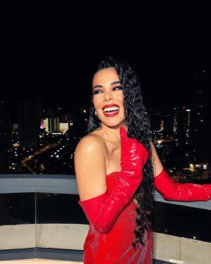 Beatriz Luengo Instagram - Ya estamos en la final del Benidorm Fest💄
Suerte a tod@s! 

Maquillaje / Peluquería: @albertodugarte
Diseñador: @michaelcostello
Fotografía: @bianionny