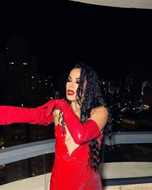 Beatriz Luengo Instagram - Ya estamos en la final del Benidorm Fest💄
Suerte a tod@s! 

Maquillaje / Peluquería: @albertodugarte
Diseñador: @michaelcostello
Fotografía: @bianionny
