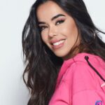Beatriz Luengo Instagram – Feliz Navidad!!!🎄 
Primer capítulo en exclusiva para @atresplayer y en simultaneo en Francia por @m6officiel a las 20:00 hora de 🇪🇸 

Lola revient sur M6 à 20h00. Merci la France pour tant d’amour 🇫🇷 
#upanext #upa4ever #lolaisback 

Foto @bernardodoral 
Maquillaje @makeupbymendez_
Pelo @ooodeee 
Outfit @oscarguimarey