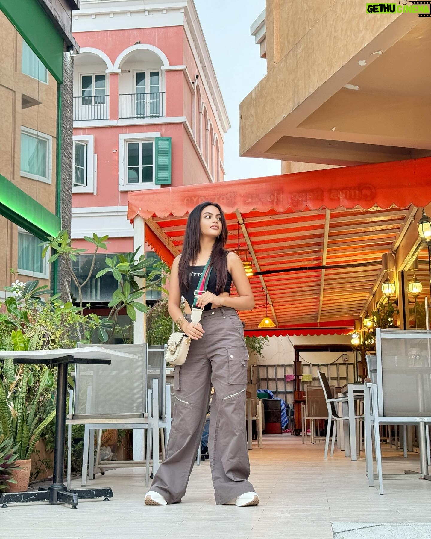 Beauty Khan Instagram - TOO GLAM TO GIVE A DAMN.😍 . . #beautians #beautykhan