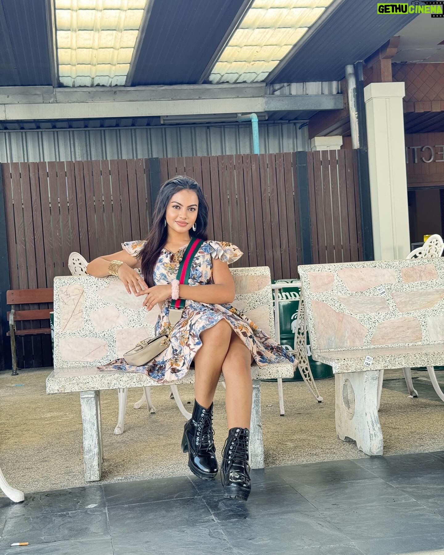 Beauty Khan Instagram - Chin up, princess. Or the crown slips.👑 . . #beautians #arbeu #beautykhan