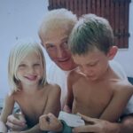 Bebe Vio Instagram – Mi fai ridere, mi aiuti ragionare, mi insegni a fare del bene e capire dove sta il male, mi segui nelle sfide, mi fai sentire la bimba più fortunata del mondo, ami tanto la mia mamma e soprattutto sai perfettamente come renderci tutti e cinque felici più che mai…
Grazie Papi e auguri a tutti i super papà ❤️