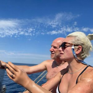 Bebe Vio Instagram - Mi fai ridere, mi aiuti ragionare, mi insegni a fare del bene e capire dove sta il male, mi segui nelle sfide, mi fai sentire la bimba più fortunata del mondo, ami tanto la mia mamma e soprattutto sai perfettamente come renderci tutti e cinque felici più che mai…
Grazie Papi e auguri a tutti i super papà ❤️