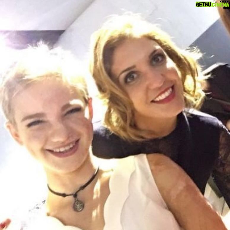 Bebe Vio Instagram - Sono cresciuta con il mito delle grandi donne guerriere del mondo scherma 🤺💕 e sono sempre stata una super fan di chi con il duro lavoro sa sempre rialzarsi e spaccare il mondo saltandoci (letteralmente) sopra 🏃🏻❤️ Insomma…sono molto fiera di voi due bestie 💪🏼 e non vedo l’ora di emozionarmi guardandovi portare in alto il nostro paese 💚🤍❤️