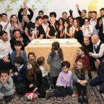 Bebe Vio Instagram - art4sport è passione, impegno, complicità e divertimento. Ma soprattutto, è una grande famiglia, unica e piena di amore... 🥰 anche se hanno cercato di buttarmi la faccia nella torta! 😠 MA NON CI SONO RIUSCITI! 🤩 Sono troppo forte 🦾😜 💚💚 AUGURI A NOI 🥳 14 ANNI INSIEME 💚💚 #art4sporteam #fly2paris