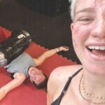 Bebe Vio Instagram – “Vengo ad allenarmi con te. Che sarà mai….” cit. @sole_vio 😵‍💫😵
Non sfidate mai vostra/o sorella/fratello atleta in palestra 😜🦾