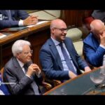 Bebe Vio Instagram – È stato un onore aver parlato a @montecitorio di fronte a tanti giovani studenti (oltre che il nostro Presidente Mattarella) in occasione del 75° Anniversario della Costituzione italiana 🇮🇹 

Ho voluto parlare di sogni e istruzione. 

Per me lo studio è il mezzo con il quale possiamo tirare fuori dal cassetto i nostri sogni, trasformarli in obiettivi e lavorarci per riuscire a realizzarli 🦾

I miei compagni di scuola sono stati la squadra che ha reso possibile la vita che ho sempre sognato. Non sottovalutate il valore dei vostri compagni. Saranno fondamentali nella realizzazione dei vostri obiettivi.

Impegnatevi a trovare il tempo da dedicare ai vostri sogni e non createvi scuse per lasciarli riposti in quel cassetto.

Sognate. Trasformate i vostri desideri e le passioni in obiettivi e, tramite l’istruzione, rendete questi obiettivi la vostra realtà 🤩