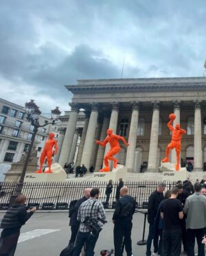 Bebe Vio Instagram - Passeggiando per Parigi ti ritrovi queste 6 gigantesche statue 🤩
Mbappè, Richardson, Lebron…Ma la vera domanda è “Cosa ci faccio io in mezzo a loro?!?” 😳 

Walking through Paris you can find these 6 gigantic statues 🤩
Mbappè, Richardson, Lebron...But the real question is "What am I doing among them?!?" 😳

Nike On Air Event 2024 - Paris, France

#NikeOnAir