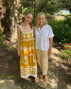 Becca Tobin Instagram - OG MOMGANG 💕Our resident momma @becca gets candid with her mom and finds out the secrets to life, the Becca era her mom hated most, and what her mom is most proud of!

➡️ Listen on Apple and Spotify ⬅️

#ladygang #podcast #mom #momgang #mothersday #beccatobin #theladygang #applepodcast
