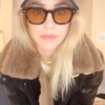 Becca Tobin Instagram - It’s still snowing somewhere ❄️❄️❄️ @bodaskins 🧥