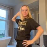 Becca Tobin Instagram - In honor of @superfancbs , I am dancing like a fool for @keltie because I’m just so damn proud of her. #superfanchallenge #superfan Enjoy the making of the video content 😜