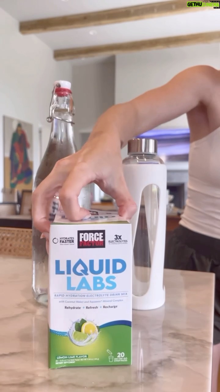 Becca Tobin Instagram - @forcefactor #liquidlabs is the only thing getting me through this Texas heat. It’s 3X more electrolytes and 10X less sugar than the leading sports drinks. #ad