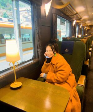 Becky Instagram - 青のシンフォニーという名のおしゃれな列車。
最高でした！

『ベッキー×春菜×さゆりんご　春さきどり！奈良・吉野おさんぽ旅』本日カンテレで14:57〜オンエアです。
ぜひ。