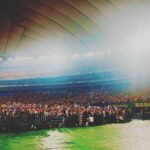 Becky Instagram – 昨夜、東京ドームで行われた『クリエイタードリームフェス』というイベントに出演させていただきました！
コムドットプロデュースのクリエイターたちの祭典！MCのひゅうがさんの横に立たせていただきました。

いやー、楽しい〜。
楽しかったーーーー！
クリエイターのみなさん、すごーーー！
こんな夢の大舞台に立たせていただき、ただただ感謝です！

本番前にひゅうがくんに『何か気をつけることある？』って聞きに行ったら『ないっす！もう、楽しんでやりましょう！』って言ってくれて、どっちが先輩！？みたいな。
お仕事を楽しむことの大切を学びました。

他のメンバーも最高。

夢の宣言のステージで、一言一言丁寧に紡いでるあむぎりくんのまっすぐな姿に胸打たれました。

本番でダンク決めちゃうスター性がありながら、私のくだらない悪ノリにガハハと笑ってくれる少年のようなゆうたくんに救われました。

あんな大舞台でもブレず、変わらず、自分らしくいられるゆうまくんの姿に刺激を受けました。

そして総合プロデューサーのやまとくん！
サングラスでカッチョよく登場する姿も素敵だったけど、『ダサかった』って自分に言えちゃうのもカッチョいいと思いました！

昨日アップデートされたコムドット、私は応援します！

他のクリエイターのみなさん、スタッフのみなさん、そして何よりも長時間盛り上がってくれたファンの皆さま、PPVをご覧になってた皆さま、ありがとうございました！

ちょっとまだ書きたいことあるから、今日、CDFについてアメブロ鬼更新する🤣

追伸
終演後はメンディー君の差し入れドーナツをぱくり。
いつもとは違うキラキラメイクわかるー？✨