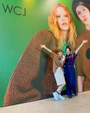 Becky Instagram - @wcjapan 
千夏ちゃんのブランドの展示会！
いっぱい買っちゃった！(服)
いっぱい食べちゃった！(ケータリング)

お洋服届くの楽しみー！
たぶんそのうち芸能人みんなミッキーのTシャツ着る時期みたいなのがやってくる気がする🤣
かわいすぎでしょ！

楽しい時間をありがとう🌈

清水はいいかげんにしなさい！！！！！