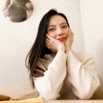 Becky Instagram - 昨日、撮影の合間におしゃカフェでランチ。 そう。 結構、髪長いんです今。 ドラマ『大病院占拠』で5話放送までベッキーってバレないようにしてたから、年末くらいからバラエティの収録は髪の長さがバレないように全部お団子ヘアで収録してました。 ということで、今夜は7話放送です。 ほんっとうに面白いです。 ドキドキ止まりません。 私的なみどころは、 仰向けの櫻井翔さんのかっこよさ 私たちの気持ちを代弁してくれるぐんぴいさん むらじゅんさんの最高な“間” あとはみなさんの魂こもったお芝居 です。 そして！ ドラマの1時間前の21:00〜は『アド街ック天国』のオンエアです！ ついに私が生まれ育った鷺沼が！！！ 本当にうれしい。 みなさまぜひ。 アド街のインスタも広めてと言われたのでチェックお願いします🌈 @admatic_official