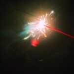 Becky Instagram - 9月入ったけど花火！ やった！ さて。 DMMTVにて、『横道ドラゴン』が配信されています。 私は5話に出演中。 完全アドリブドラマなので、細かいディテール覚えてなくて、色々とこわくて観ないつもりだったんですが、観ちゃいました。 そして観てよかった。 当時の撮影の私の考えが全て蘇りました。 『Aの方向に進みそうだからノッたのに、相手はBの意味で進めてたんだ！？』って焦ったり、『意味伝わるかな？』ってヒヤヒヤしたり。笑 でも、本当に本当に楽しかった。 門脇麦さんとの魂のぶつかり合いというか。 会った瞬間涙流されたからこっちもがんばらなきゃって。 表面的には色々ぶつかってるんだけど、誰にも見えないところで肩組んで一緒に作り上げてる感が凄まじかった。 カメラが止まった瞬間、門脇さんが『楽しかったーーー。』って仰ってて本当にうれしかったです。 いやぁ、最高！ そして劇団ひとりさん。 もう、やばすぎ。 実は前回共演した時もアドリブドラマ。笑 そういう現場でしか一緒にならないのか、みたいな。 でも、ガァーーー！来てくれるからこっちもガァーーー！いけて、ほんっとに楽しい！ もう、ひとりさん面白すぎる！ 天才！ またご一緒したいです。 『横道ドラゴン』ぜひよろしくお願いします。