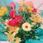 Becky Instagram - みなさま、たくさんのメッセージ、ありがとうございました。 昨日は最高すぎるお誕生日でした。 @sowel_by_katagirikakien の片桐さんが心をこめて育てたお花たちをお誕生日という事でたくさん贈ってくださり、さらにそこに　@duft__jp のちえみさんが私が好きそうなお花を重ねて届けてくださいました。 おうちが美しいお花でいっぱいです！ 本当に本当にありがとうございます。 いやー嬉しい。 ご縁に感謝です。