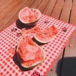Becky Instagram - 昨日は夏だったーーーーー！ みんなでスイカ割り🍉 毎年予約注文しているのはら農研塾さんのおいしいスイカです🌈 今年もおいしいです！ 色々と仲間と思い出作りできて、たのしいな。 さて。 ドラマ『君が獣になる前に』もラストスパート！ がんばります！ ガムばります！