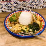Becky Instagram - 元気が出るカレー。 この日は、オープン前から待ち構えて、カレー1番に注文して、待ってる間にエッセイ書いて、食べ終わってから自転車乗って、電池買いに行って、空いてるテナントパトロールして、いい日でした。 何の予定もない平日があると、いい感じです！ 週末は週末でがんばりましょ！！