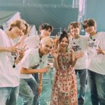 Becky Instagram – 東京ドームのイベントCDFで全てのステージが終わった後の、清々しいコムドットさん！
いい顔してる！
本当にありがとうございました。

つい先ほど、私のYouTubeチャンネル『ベツキイ！！！！』で裏側完全密着を公開したので、ぜひみてください！
豪華なクリエイターのみなさまにも感謝です！！

こんど、チーズフォンデュしよ〜🧀