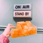 Becky Instagram – バビたんが収録の時に、おいしーいメロンをカットして持ってきてくれました！
バビたん最高！
ごちそうさまでした！

バビたんのラジオ、マンスリーパートナーで8月いっぱい出させてもらってます。
スタッフさんは女性のみ。
普通にスピの話とか、風邪の時代の話とかできちゃって、最高な現場です！
ポッドキャストなどもあるので、『おしんり研究所』で検索してください🍈