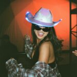 Becky G Instagram – i just can’t stay awayy 🖤✨ @coachella