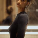 Begoña Vargas Instagram - Recordando el día que presentamos Berlín, gracias a @sebastianproes me hicieron sentir guapísima🌟 #styleisfluid 🌹