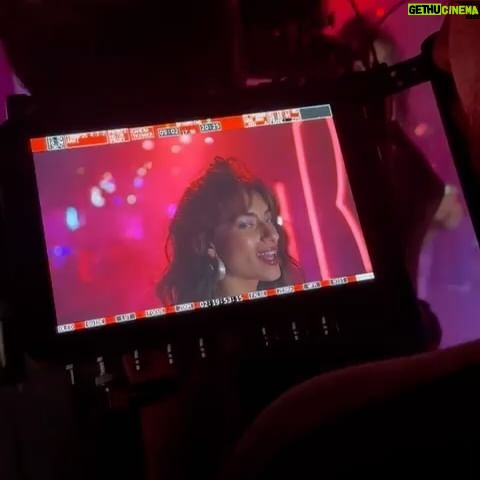Begoña Vargas Instagram - Nunca hice un behind the scenes de cuando grabamos "Todo lo que me mata" 🖤 Aquí va!!!!! Gracias a cada personita de este equipo, siempre estoy tan bien rodeada…. gracias gracias gracias✨ 🐍🍉🌸🦋🌻🍓🦁☔️🥝🍑🌺🪼🫀🪽💃🏽