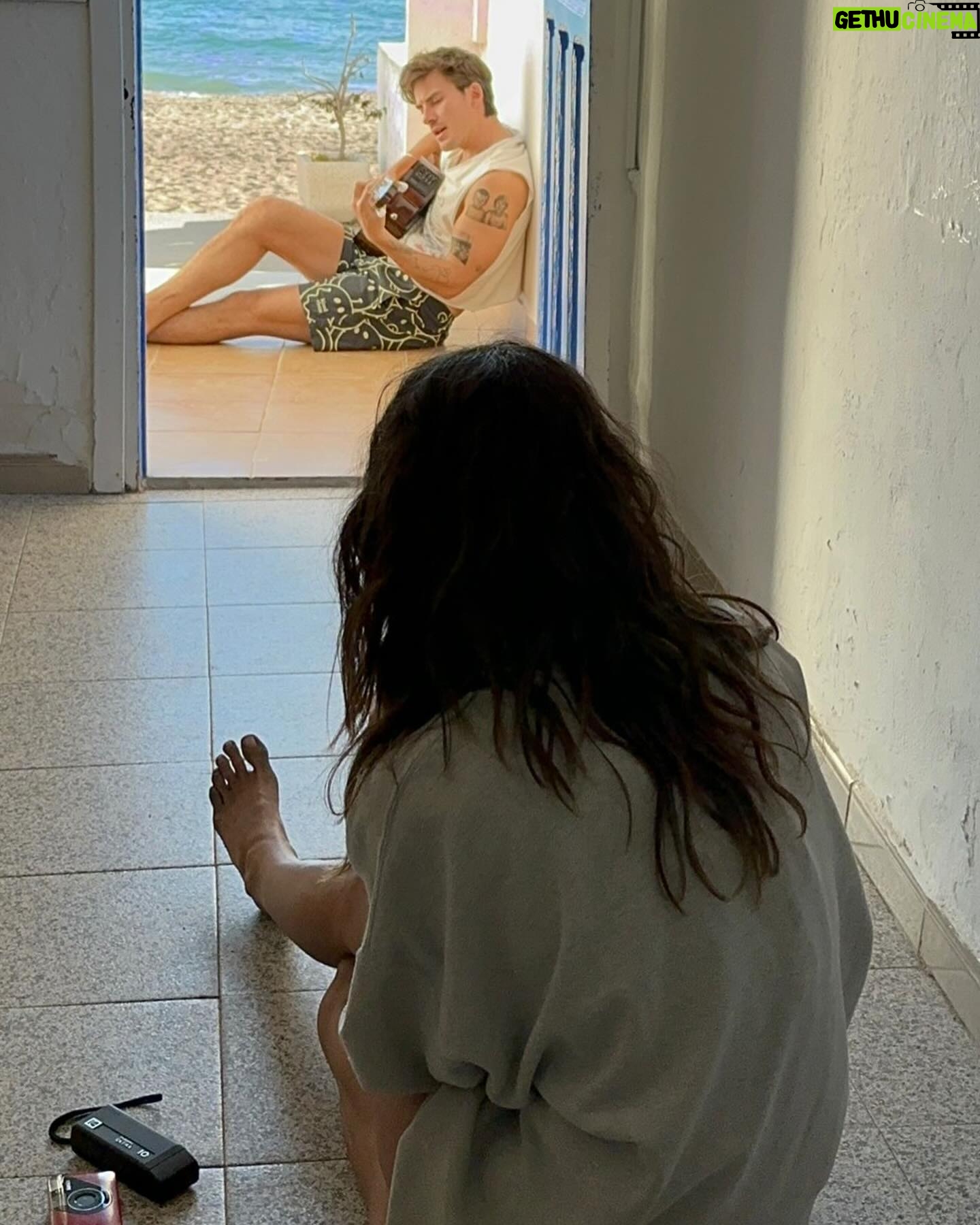 Begoña Vargas Instagram - Nunca hice un behind the scenes de cuando grabamos "Todo lo que me mata" 🖤 Aquí va!!!!! Gracias a cada personita de este equipo, siempre estoy tan bien rodeada…. gracias gracias gracias✨ 🐍🍉🌸🦋🌻🍓🦁☔️🥝🍑🌺🪼🫀🪽💃🏽
