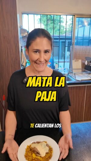 Belén Mora Instagram - Salio recetita! Esta receta me la dio la tia Susana Lama, mama de mi mejor amiga! 
Usen el arroz que tengan, aca use grano largo delgado. 

Arroz arabe
- 1 porcion cabellos de angel
- 2 porciones de arroz
- 4 porciones de agua caliente 
- 2 cdtas colmadas de curry 
- sal 
- 3 dientes de ajo
- 50 grs mantequilla
- aceite de oliva 

Para la carne 
- 300 grs carne vacuno
- 2 yoghurt natural endulzado 
- 2 cdtas colmadas de 7 especies arabes
- jugo de medio limon

Para la salsa
- 1 yoghurt natural no endulzado
- jugo de medio limon
- sal
- pimienta 
- aceite de oliva
- menta fresca