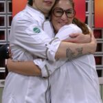 Belén Mora Instagram - ¡SE VIVIÓ EL PRIMER DUELO DE ELIMINACIÓN!🔥 El capítulo 33 de #TopChefCHV estuvo cargado de emociones y tras perder con Gianella, Pincoya tuvo que abandonar las cocinas😢 Revisa lo que no se vio en un nuevo backstage del programa✨