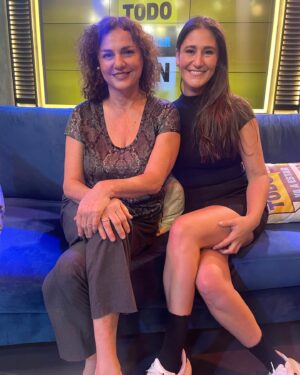 Belén Mora Instagram - Hoy con @lasalaberta1 en el late de mi queridisimo @eduardodelaiglesia en @canalviax a las 22:30 ! #BeBe