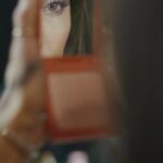 Belén Rodríguez Instagram - Quando ti guardi allo specchio, cosa vedi? Io vedo ancora quella chica di Buenos Aires piena di passione che si diverte a truccare le sue amiche prima di uscire la sera 💋 #Rebeya #BeautyLibre #Makeup #SelfBeauty